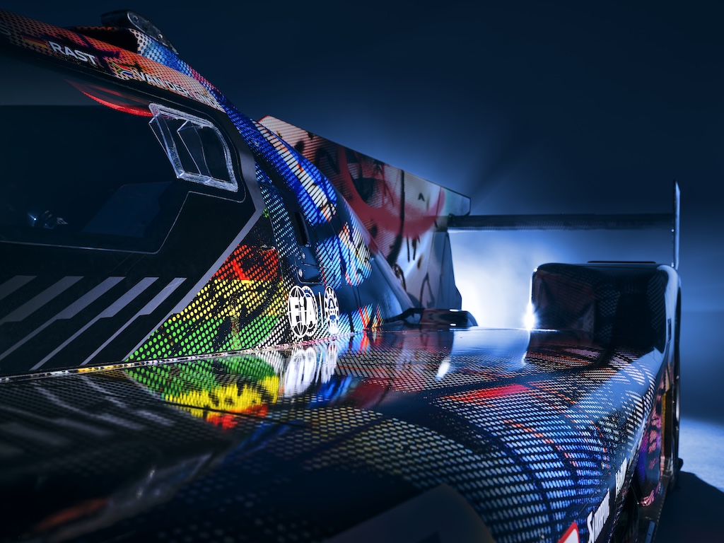 BMW Art Car #20 afsløret i Paris – skal køre på Le Mans
(Foto: BMW AG)